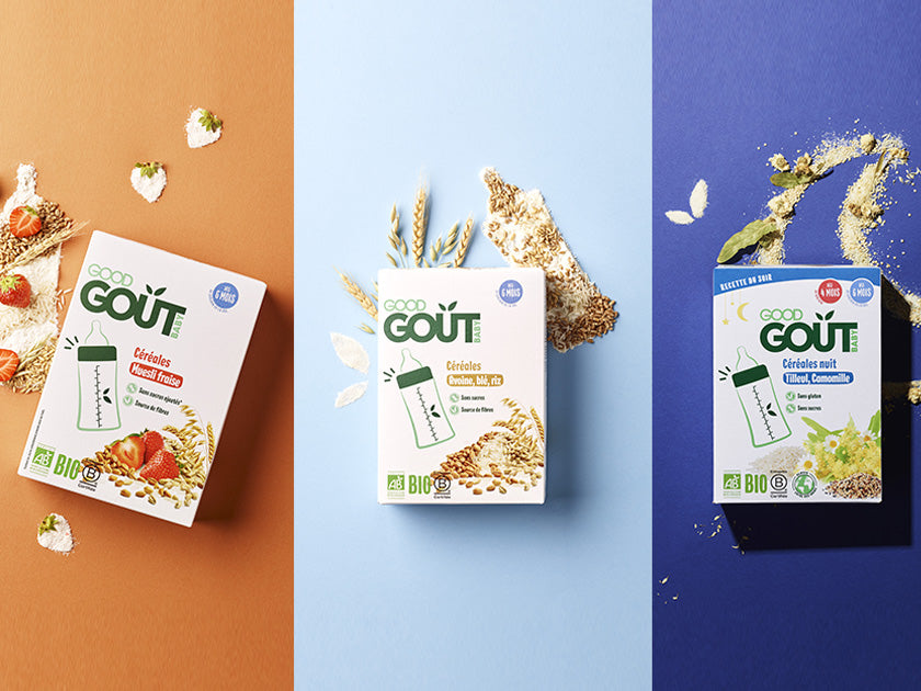 Trois boîtes de céréales bio pour bébés "Good Goût" posées sur des fonds colorés (orange, bleu clair et bleu foncé), accompagnées d’ingrédients illustrant les saveurs : fraise, banane et céréales.